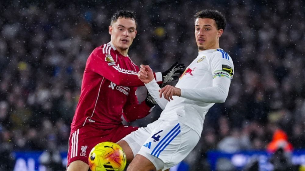 Liverpool abre vantagem, mas cede empate ao Leeds em jogo de seis gols na Premier League