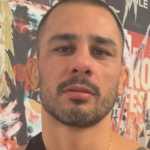 Alexandre Pantoja se pronuncia após se lesionar e perder o cinturão do UFC