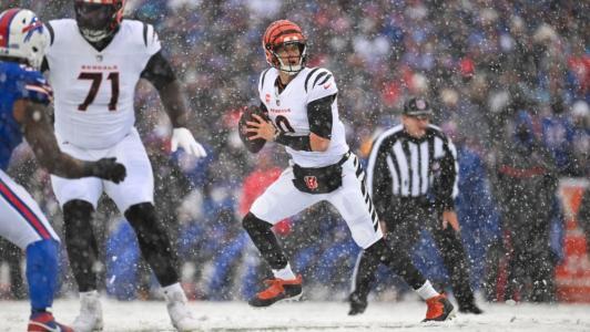 Joe Burrow em ação durante Bills x Bengals, neste domingo (7)