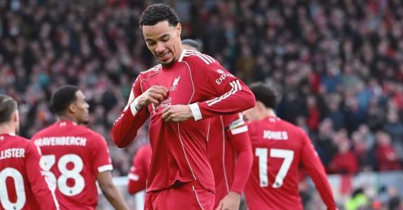 Hugo Ekitike fez os gols do Liverpool na vitória contra o Brighton