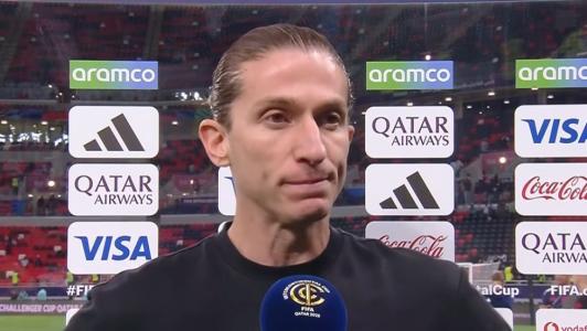 Filipe Luís concede entrevista após a vitória do Flamengo sobre o Pyramids