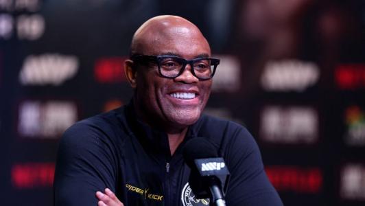 Anderson Silva em entrevista coletiva após vencer Tyron Woodley em evento de boxe