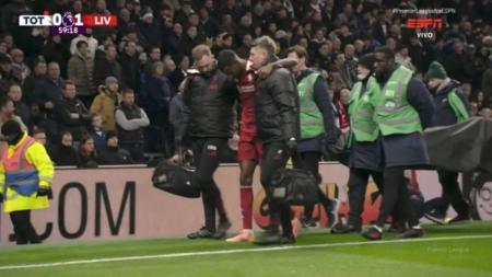 Alexsander Isak se lesionou após abrir o placar para o Liverpool na partida contra o Tottenham