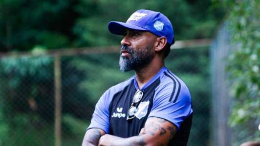 Dyego Coelho, novo técnico do Taubaté-SP