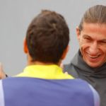 Filipe Luís visita CT do Atlético de Madrid e reencontra ex-colegas na Espanha