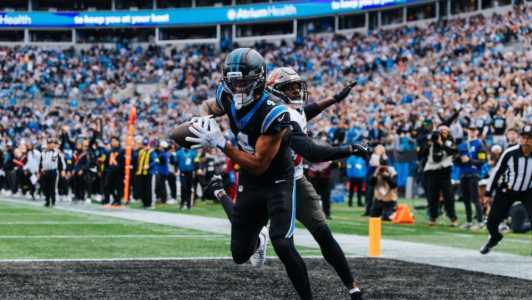 Carolina Panthers e Tampa Bay Buccaneers se enfrentaram em um duelo decisivo dentro da divisão Sul da NFC