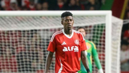Vitão, zagueiro de 25 anos do Internacional, interessa ao Flamengo