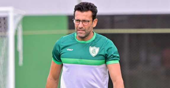 Alberto Valentim, treinador do América