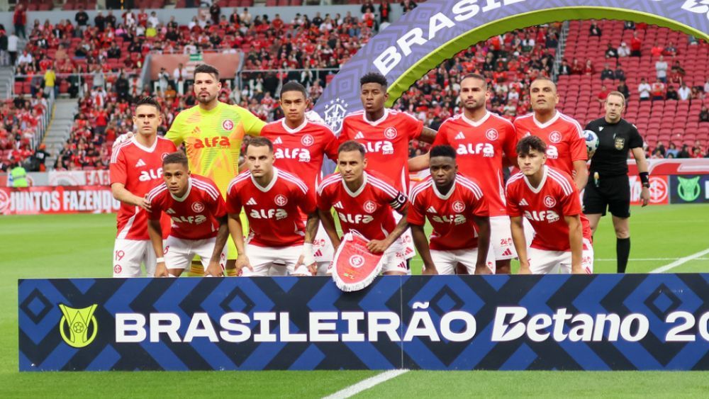 Internacional anuncia renovação de contrato com zagueiro titular