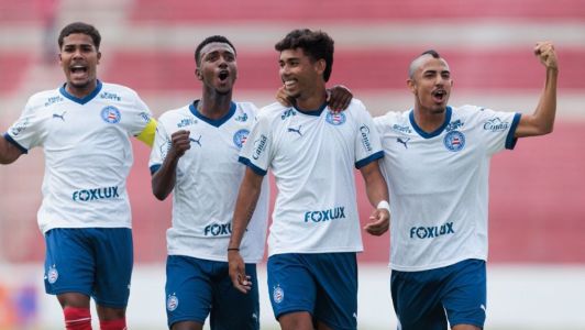 Jogadores do Bahia celebram a goleada sobre a Inter de Limeira por 5 a 0