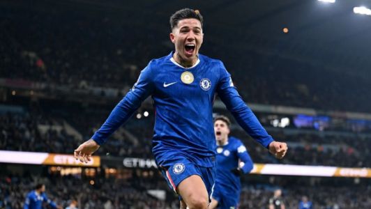 Enzo Fernández celebra o seu gol marcado nos acréscimos que garantiu o empate ao Chelsea
