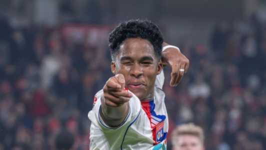 Endrick estreou pelo Lyon neste domingo (11) e marcou o segundo gol do jogo contra o Lille