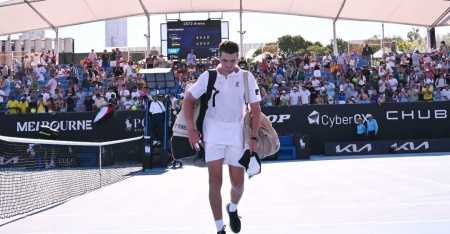João Fonseca deixa a quadra do Australian Open