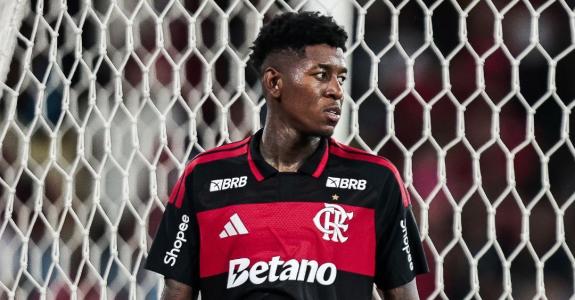 Vitão, zagueiro do Flamengo, na estreia, contra o Vasco, no Maracanã
