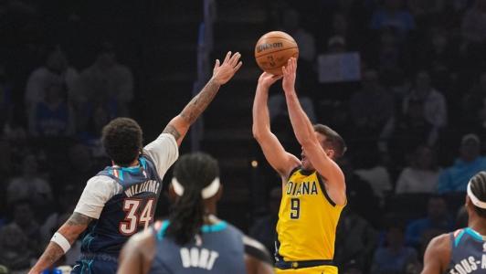 Jogadores de Indiana Pacers e Oklahoma City Thunder em ação pela NBA