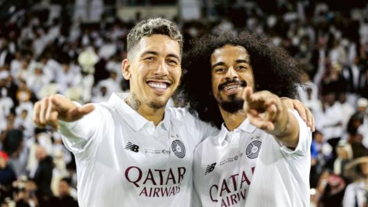 Roberto Firmino marcou dois gols e ajudou o Al-Sadd a conquistar a Super Shield Catar/Emirados Árabes