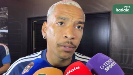 Matheus Pereira saiu em defesa de Kenny Arroyo pós lance decisivo no clássico