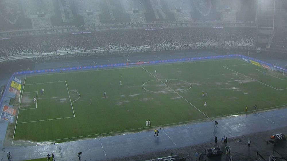 Botafogo x Fluminense: temporal no RJ causa paralisação de jogo pelo Carioca