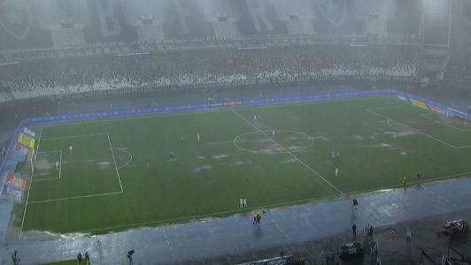 Chuva no Rio de Janeiro castiga o estádio Nilton Santos e interrompe jogo entre Botafogo e Fluminense