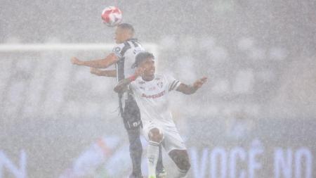 Clássico entre Botafogo e Fluminense pelo Carioca foi marcado pela chuva forte no Nilton Santos