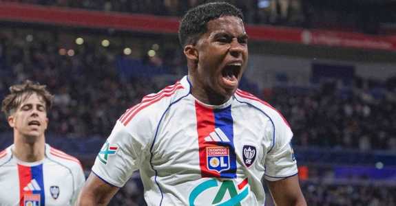 Endrick em ação pelo Lyon contra o Laval, pela Copa da França
