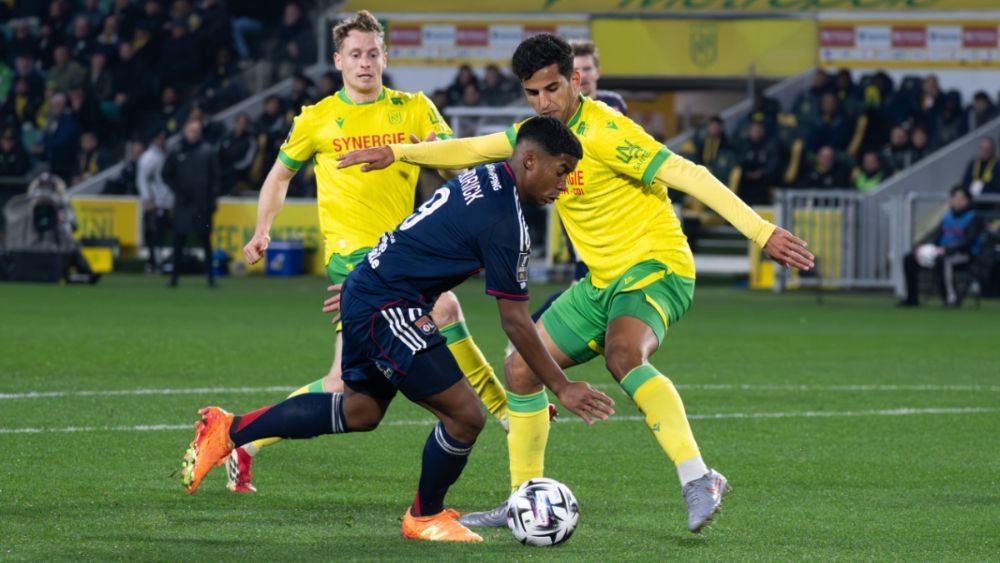 Endrick é expulso, mas Lyon suporta pressão e vence o Nantes no Francês