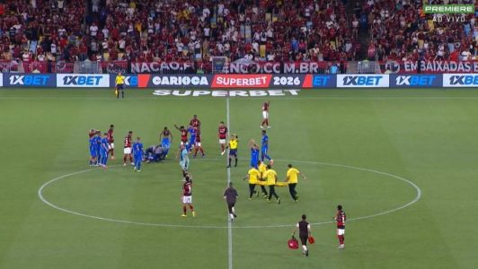 Jogador Alexandre, do Sampaio Corrêa, teve crise convulsiva em campo e precisou ser retirado de ambulância