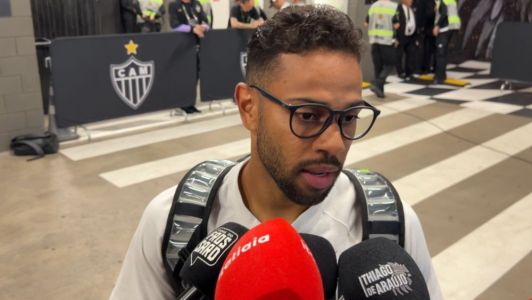 Renan Lodi ficou na bronca com a arbitragem na partida entre Atlético e Athletic