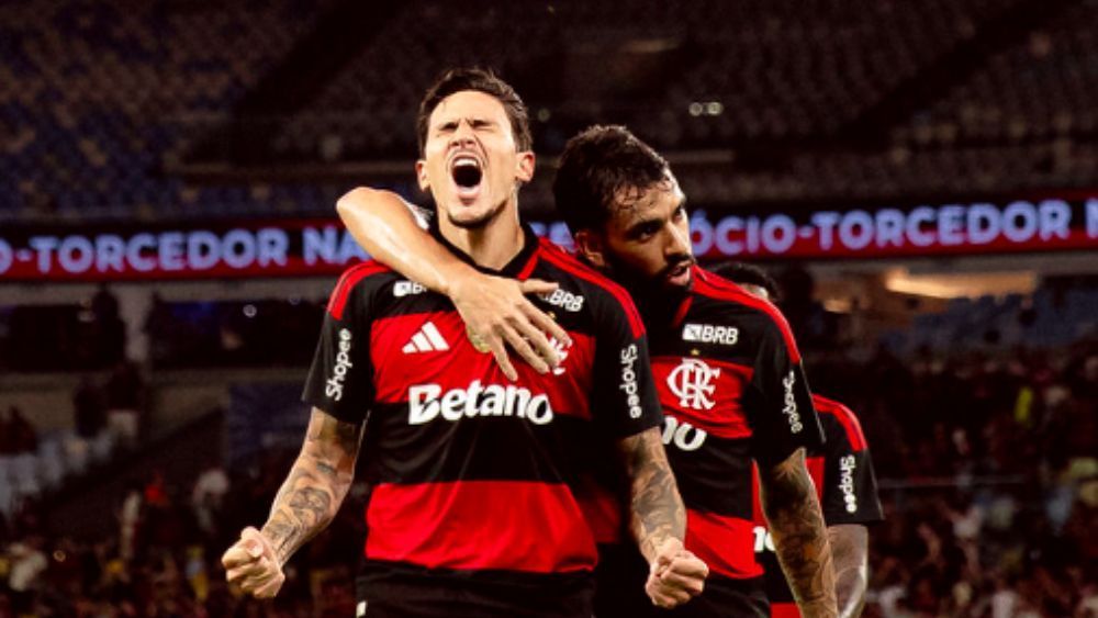 Flamengo goleia Sampaio Corrêa, espanta chances de rebaixamento e vai às quartas do Carioca