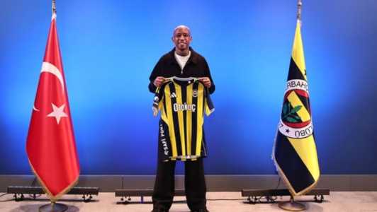 Fenerbahce anunciou neste domingo a renovação de contrato do meia-atacante Anderson Talisca