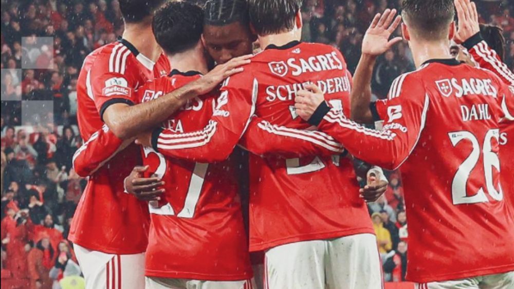 Benfica vence Alverca e mantém invencilidade de 21 jogos no Português