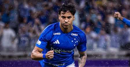 Kaio Jorge, atacante do Cruzeiro, celebra gol contra o América