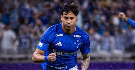 Kaio Jorge, atacante do Cruzeiro, celebra gol contra o América