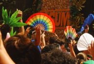 Você sabe a história do leque? Acessório é típico no Carnaval e virou símbolo da comunidade LGBT