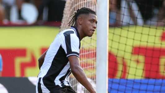 Danilo em ação contra o Flamengo neste domingo (15)