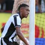 Preocupa? Anselmi atualiza situação de Danilo no Botafogo