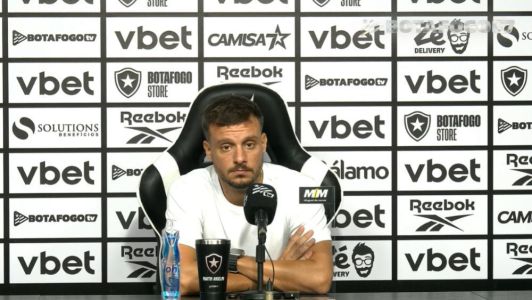 Martín Anselmi falou com a imprensa após derrota do Botafogo para o Flamengo no Carioca
