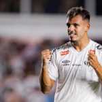 Veja o que disse Gabriel Menino após marcar um golaço na goleada do Santos no Paulista