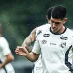 Santos confirma retorno de zagueiro e volante e ‘zera’ departamento médico