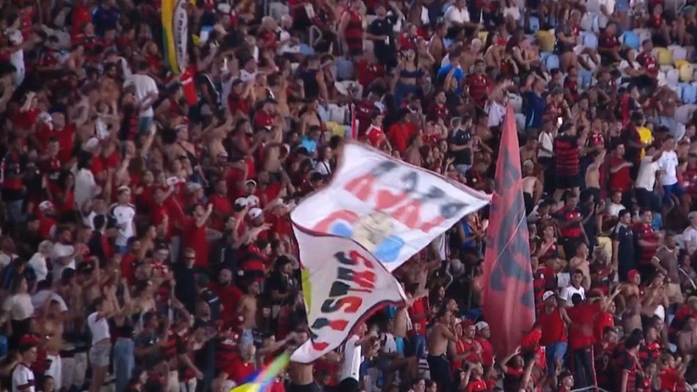Torcida do Flamengo protesta em jogo contra o Madureira: 'Time sem vergonha'
