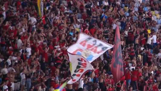 Torcida flamenguista protesta no Maracanã na partida entre Flamengo x Madureira