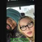 Madonna acompanha jogo das filhas pela base do Tottenham