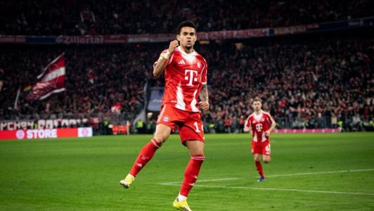 Luis Díaz celebra gol do Bayern de Munique sobre o Hoffenheim no Alemão