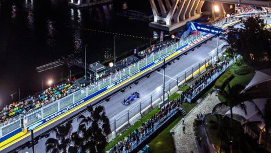 Williams em ação no Circuito de Rua de Marina Bay, em Singapura