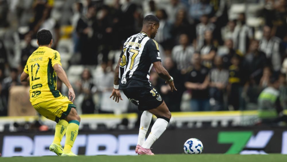 Atlético: o que Júnior Santos disse para Hulk quando caiu no gramado com dor