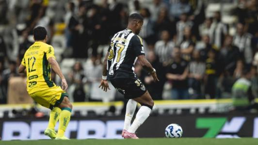 Júnior Santos em campo pelo Atlético contra o Mirassol nesse sábado (27)