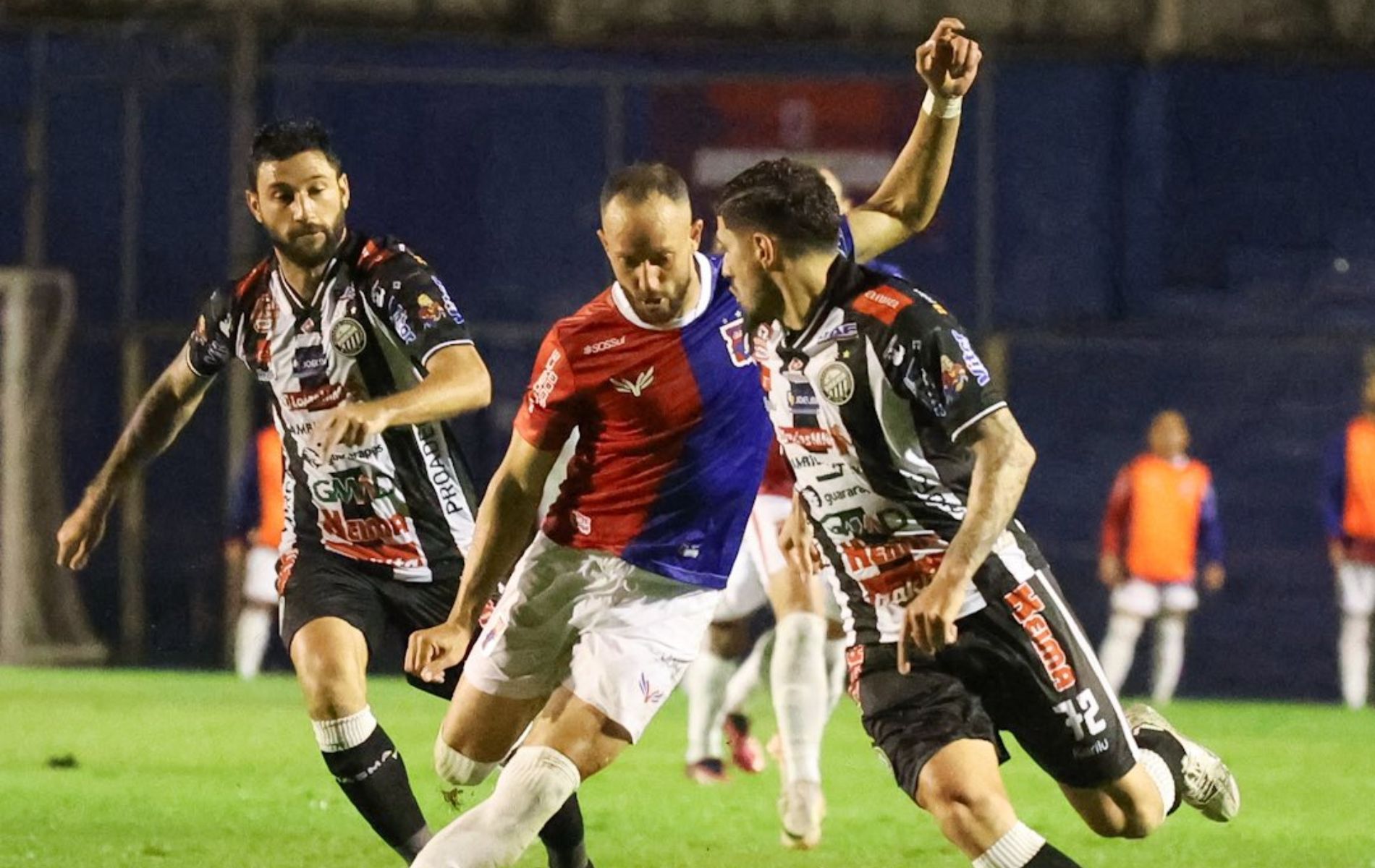 Com gol no apagar das luzes, Paraná e Operário empatam pelo Campeonato Paranaense