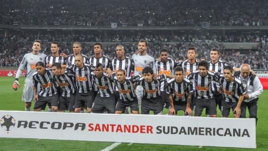 Jogadores do Atlético antes da final da Recopa Sul-Americana em 2014 - último título internacional do clube