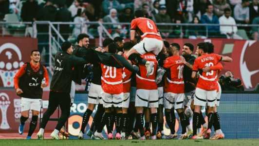 Jogadores do Egito celebram gol sobre Benin na Copa Africana de Nações