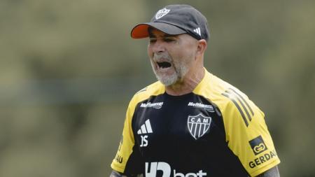 Jorge Sampaoli, técnico do Atlético, em treinamento da equipe na Cidade do Galo